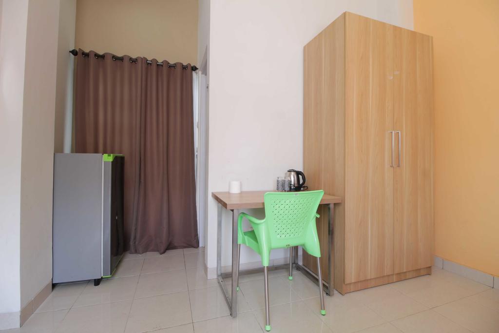 Reddoorz @ Karet Pedurenan 4 Guest house