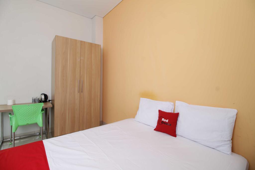 Guest house Reddoorz @ Karet Pedurenan 4 *