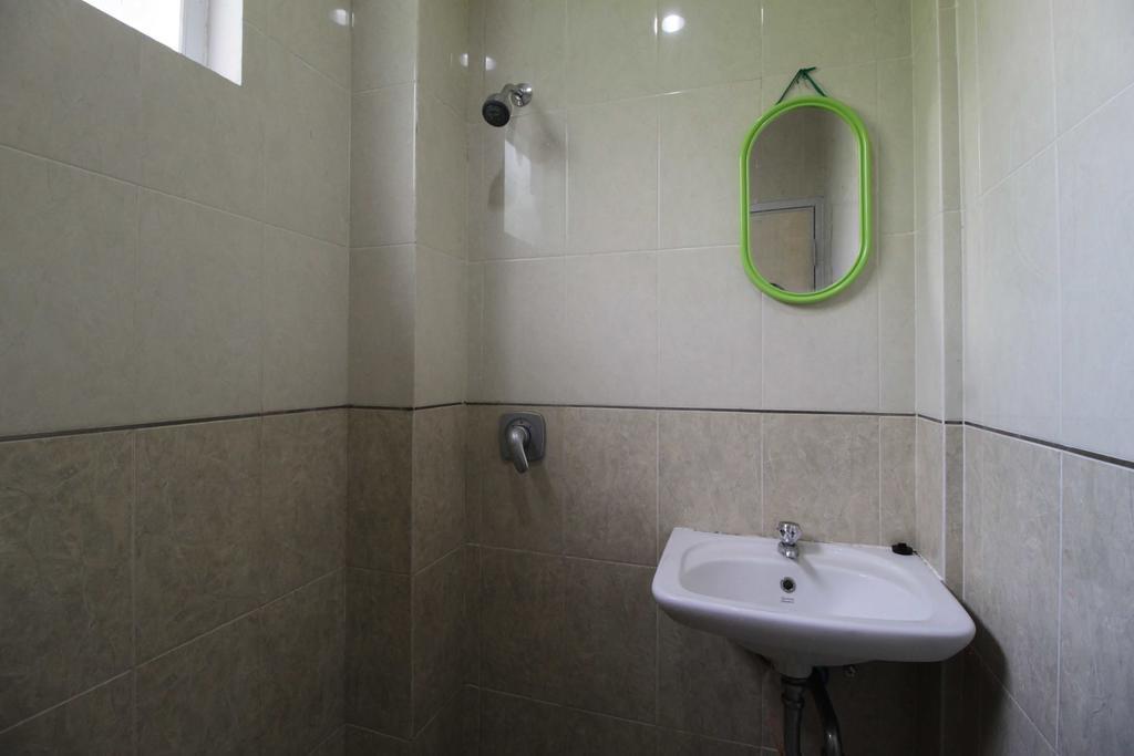 Reddoorz @ Karet Pedurenan 4 Guest house